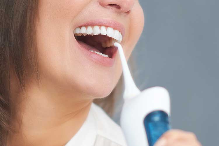 qué es el irrigador dental y cómo usarlo